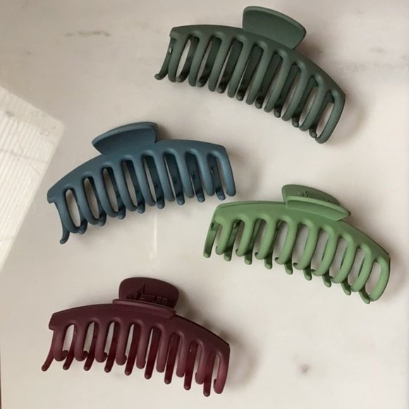Accessories - FREE Large claw clip